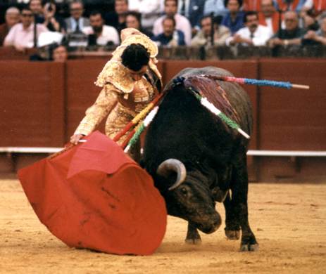 Sevilla, 19 de abril de 1996. Cortó una oreja de este su segundo toro.